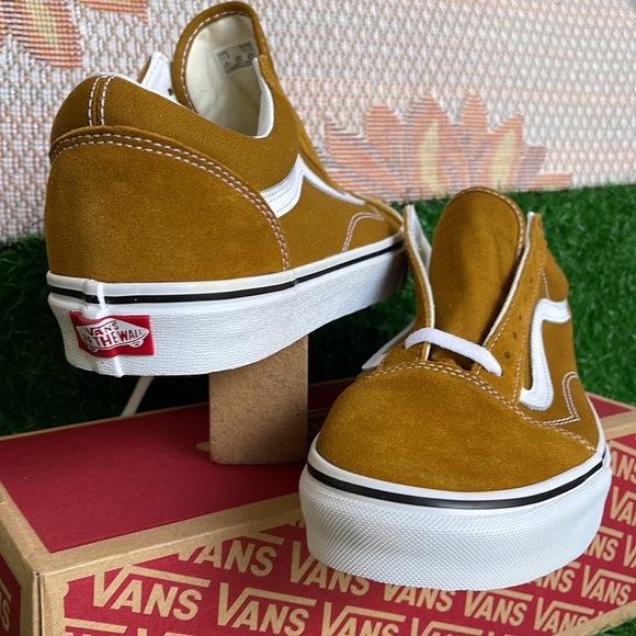Vans WMNS Old Skool
Color Theory Golden Brown
VN0005UF1M7
Sneakers - Picture 2 of 16